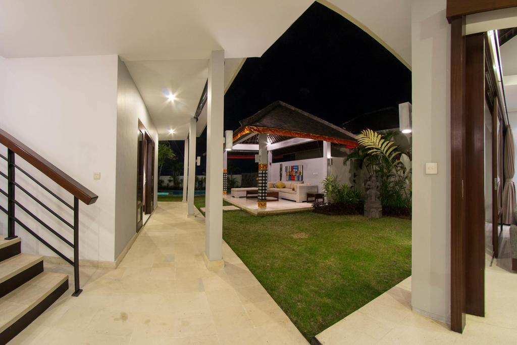 Villa Seratus Jimbaran  Exterior photo