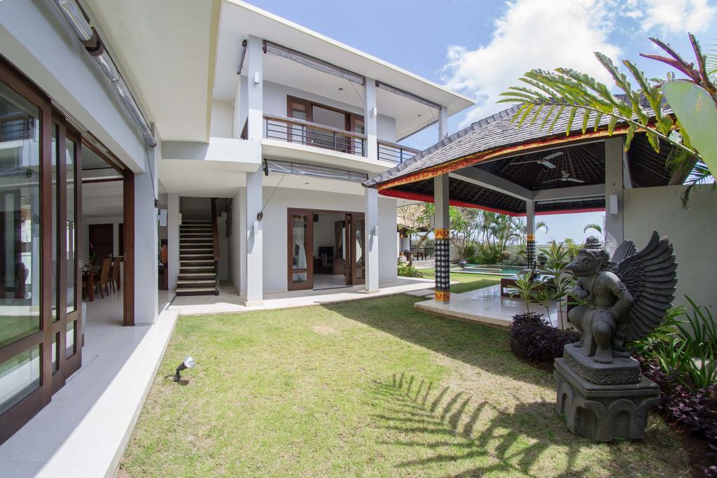 Villa Seratus Jimbaran  Exterior photo